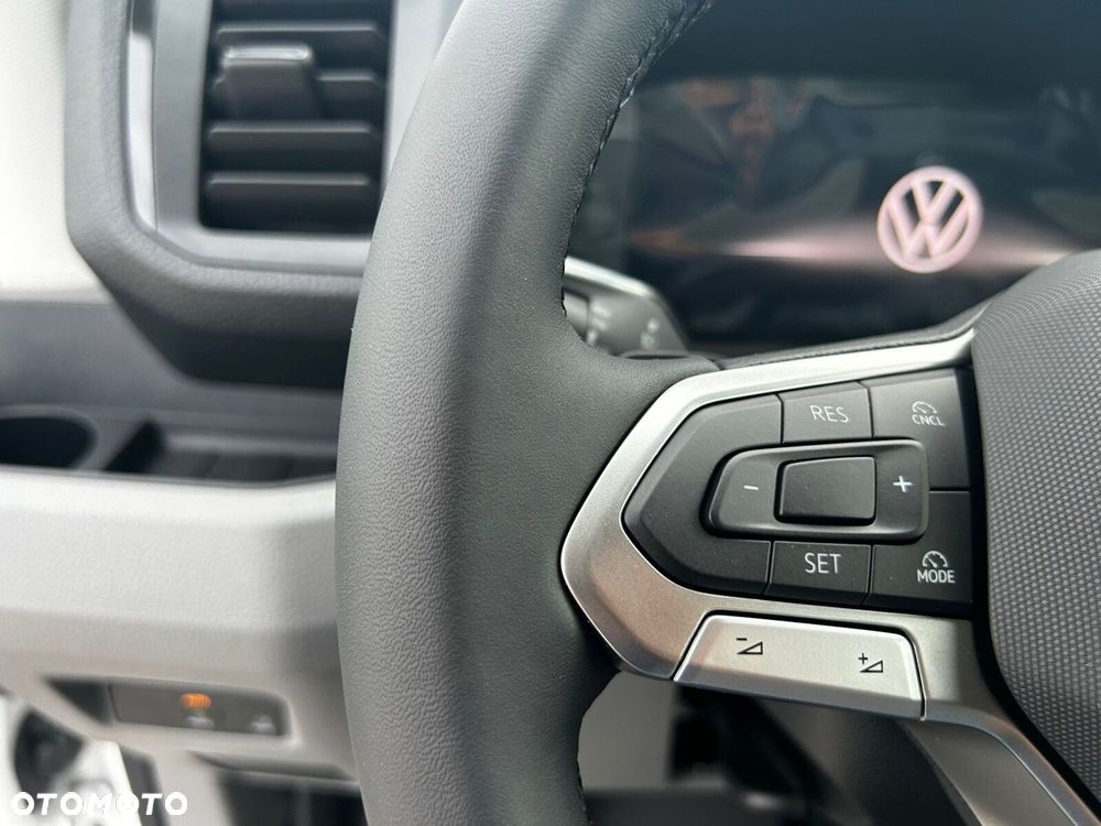 Volkswagen Crafter Podwozie z pojedynczą kabiną silnik: 2,0 l EURO VI SCR 163 KM / skrzynia biegów: Przedni napęd automatyczna 8-biegowa rozstaw osi: 4490 mm - 16