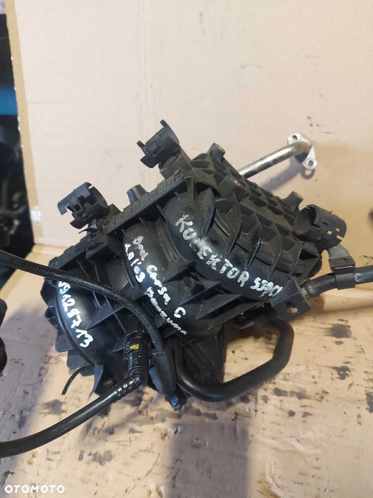 Kolektor ssący Opel Corsa C 1.0b '03r 09129713 - 3