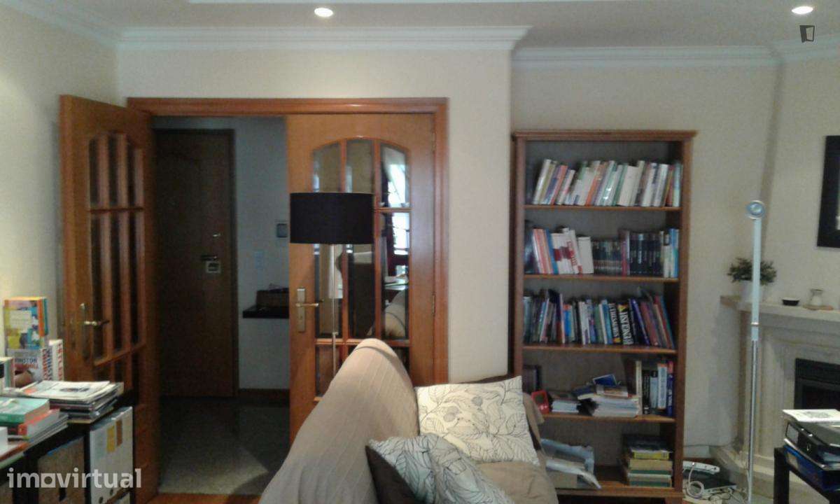Apartamento com 1 quartos - localizado em Linda-a-Velha Lisbon - Grande imagem: 2/25