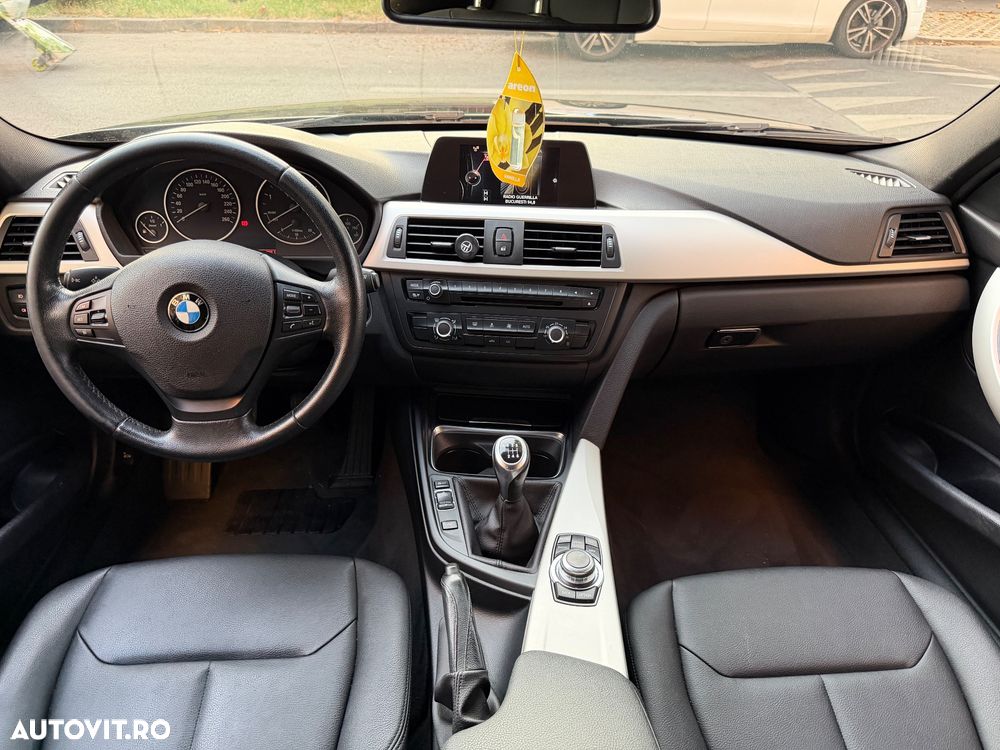 BMW Seria 3 318d xDrive - 13