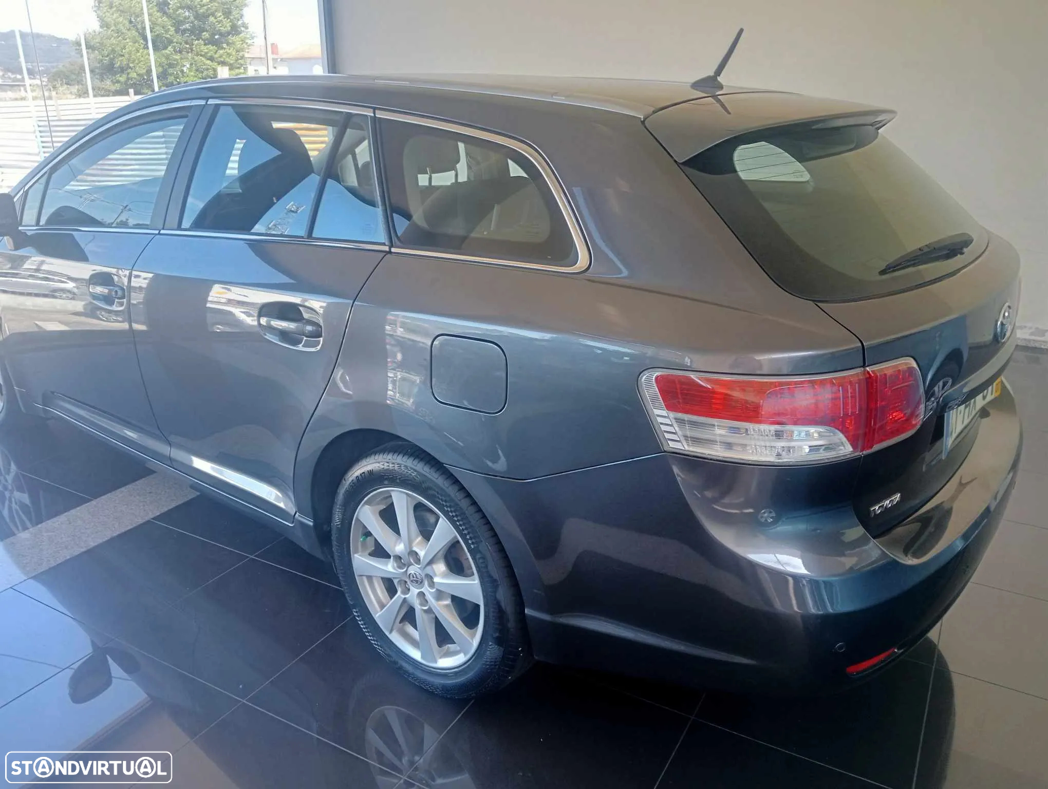 Toyota Avensis SW 2.0 D-4D GPS - 2