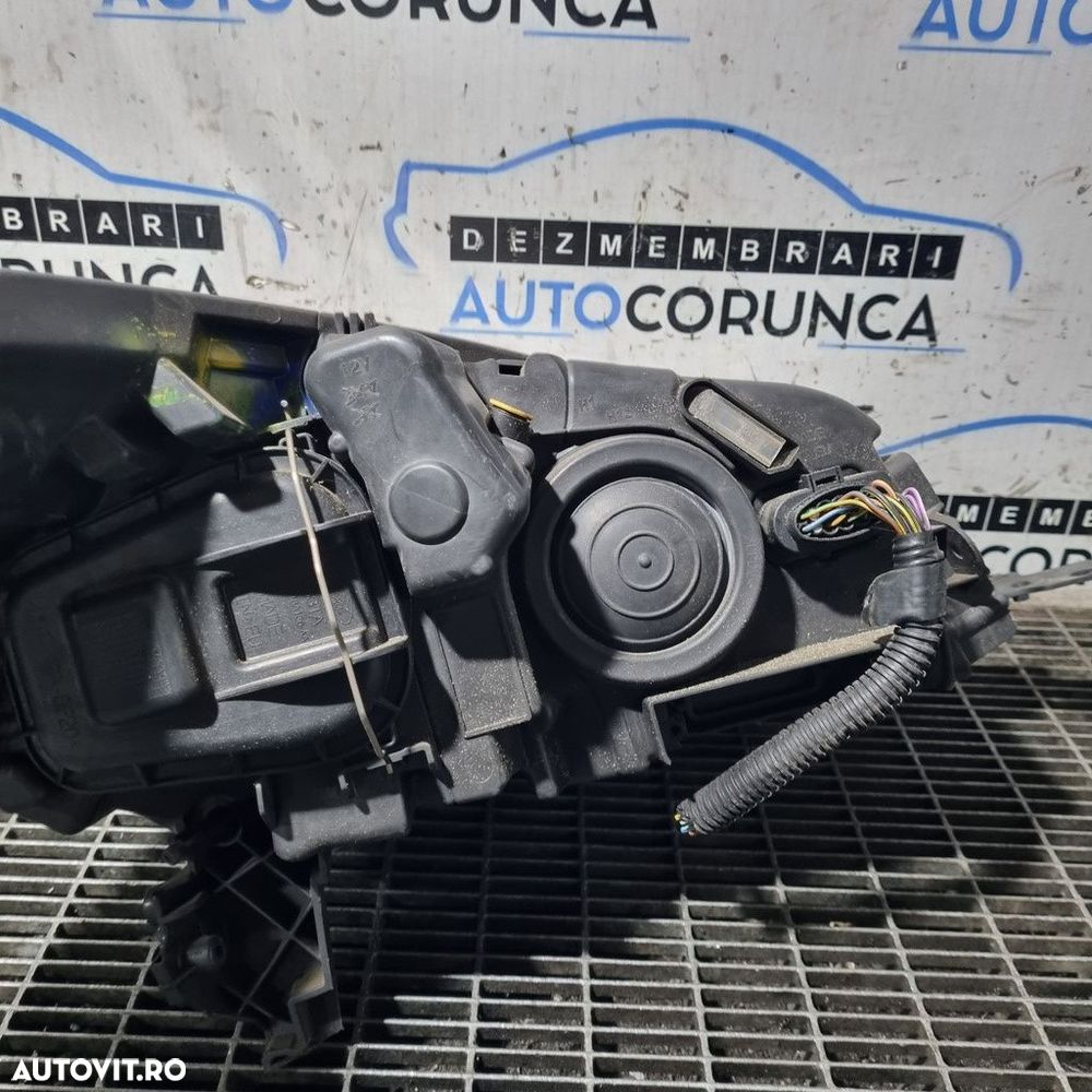 Far Stanga Ford Kuga II 2012 - 2014 SUV 4 Usi (798) Fara xenon - 4