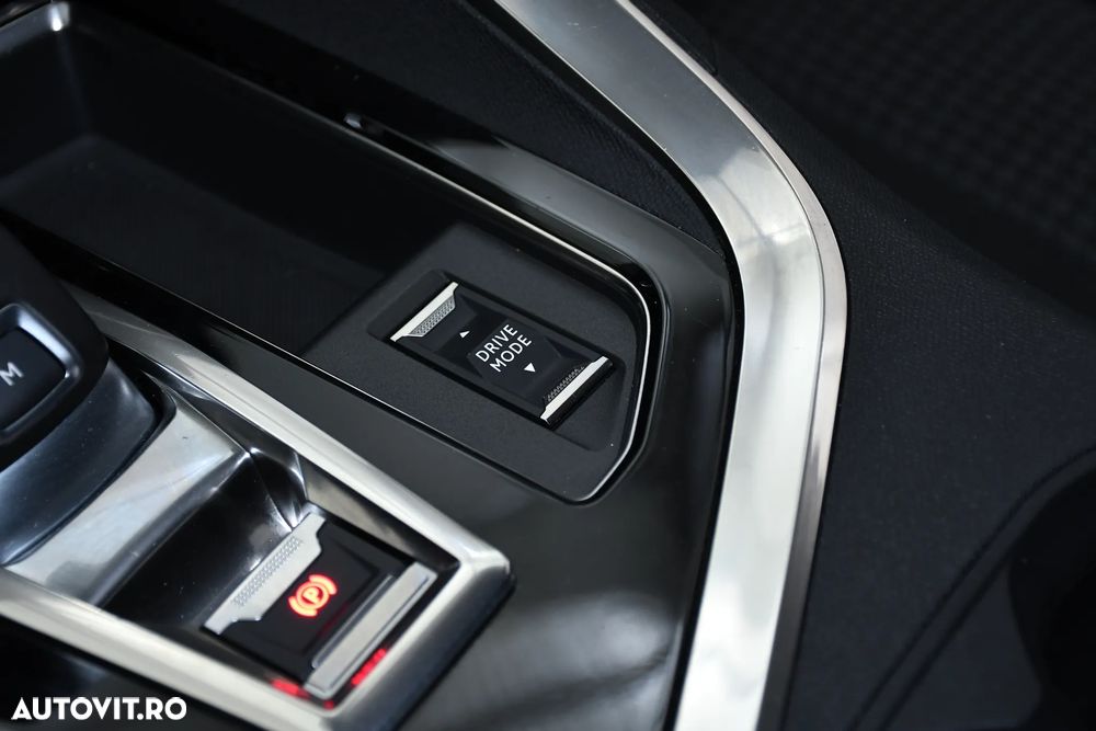 Peugeot 3008 1.2 PureTech Turbo S&S EAT8 Allure - 33
