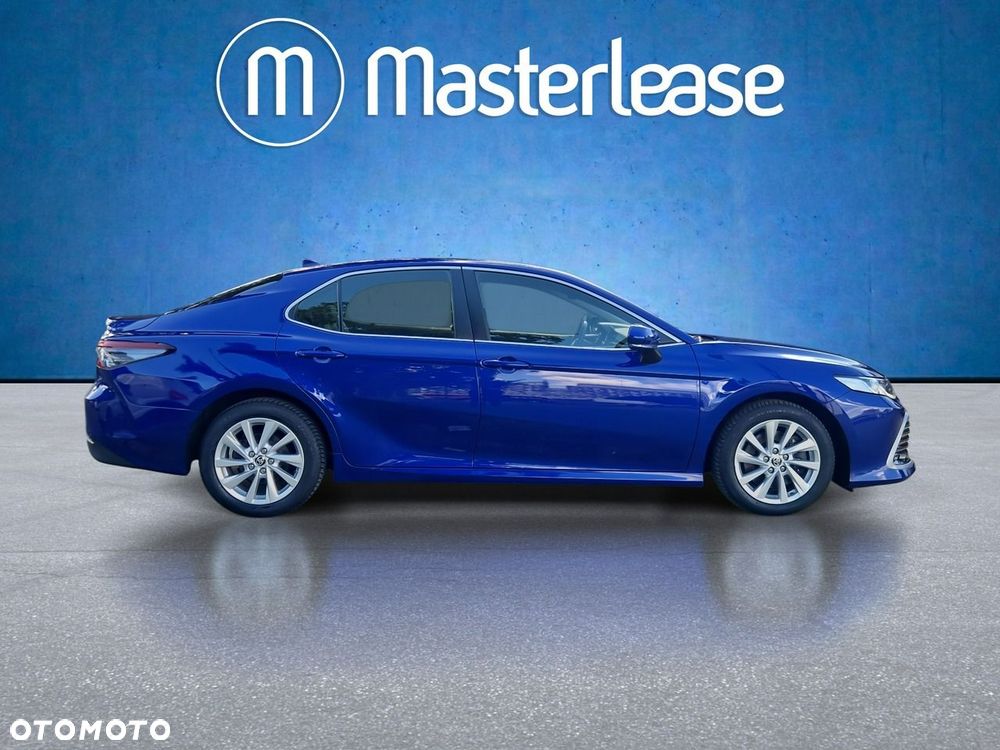 Toyota Camry - 4