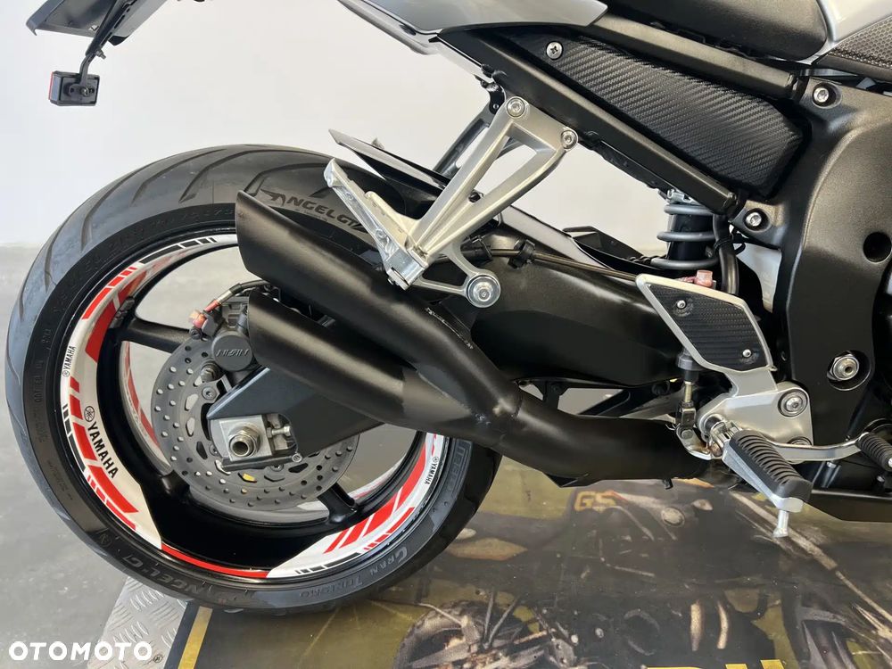 Yamaha FZ - 28