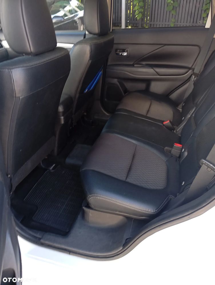 Mitsubishi Outlander - 7