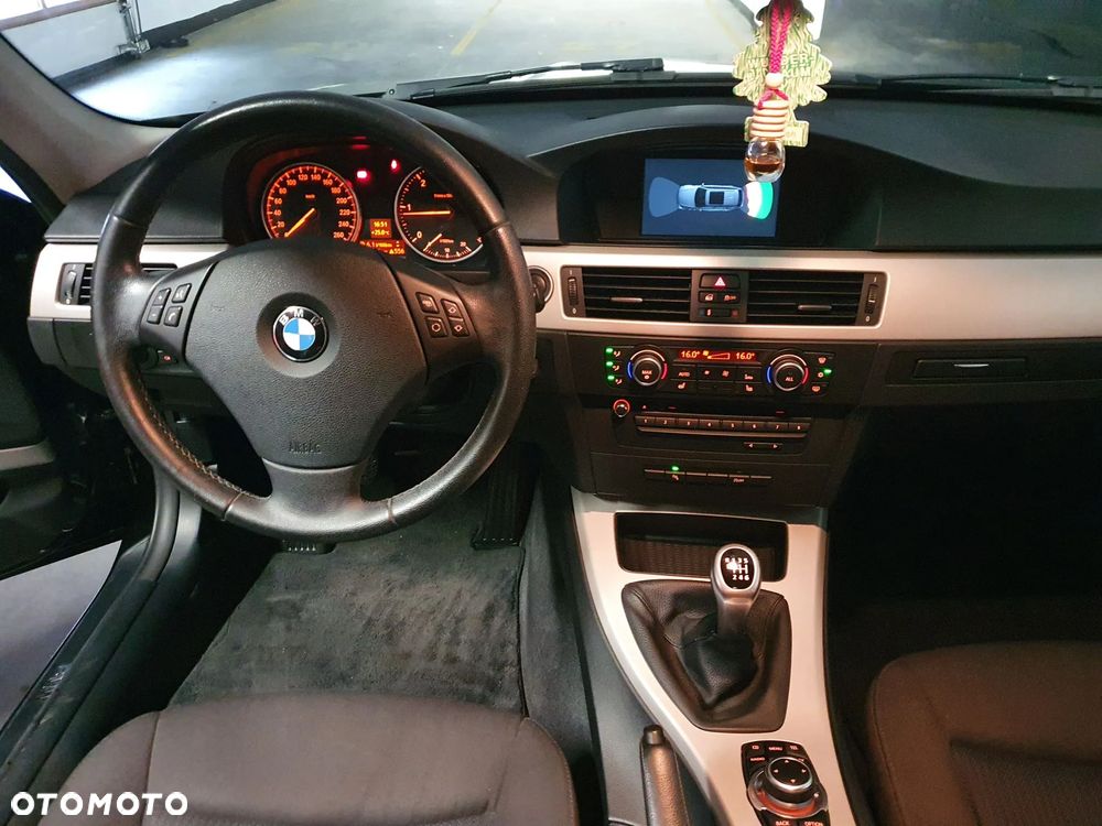 BMW Seria 3 318d - 3