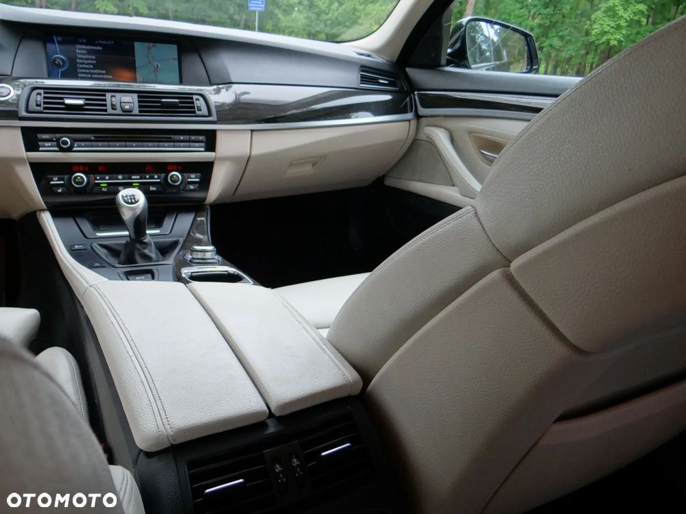 BMW Seria 5 525d - 30