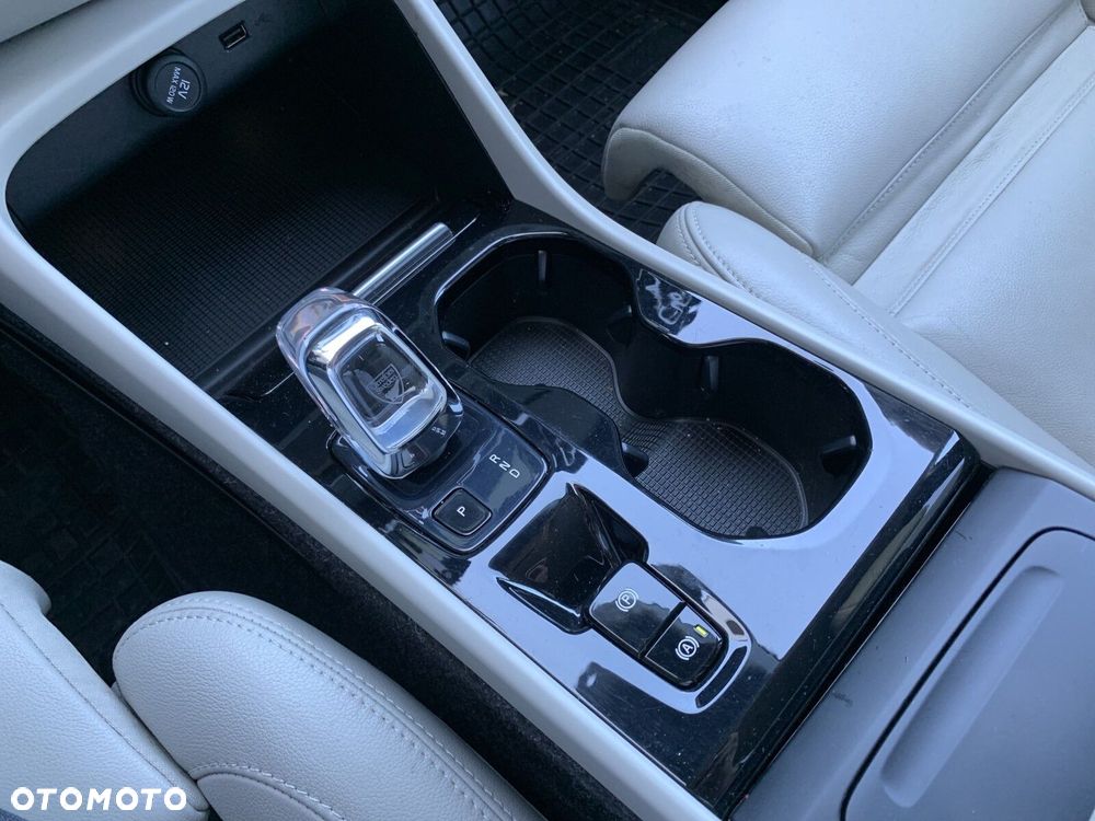 Volvo XC 40 - 20