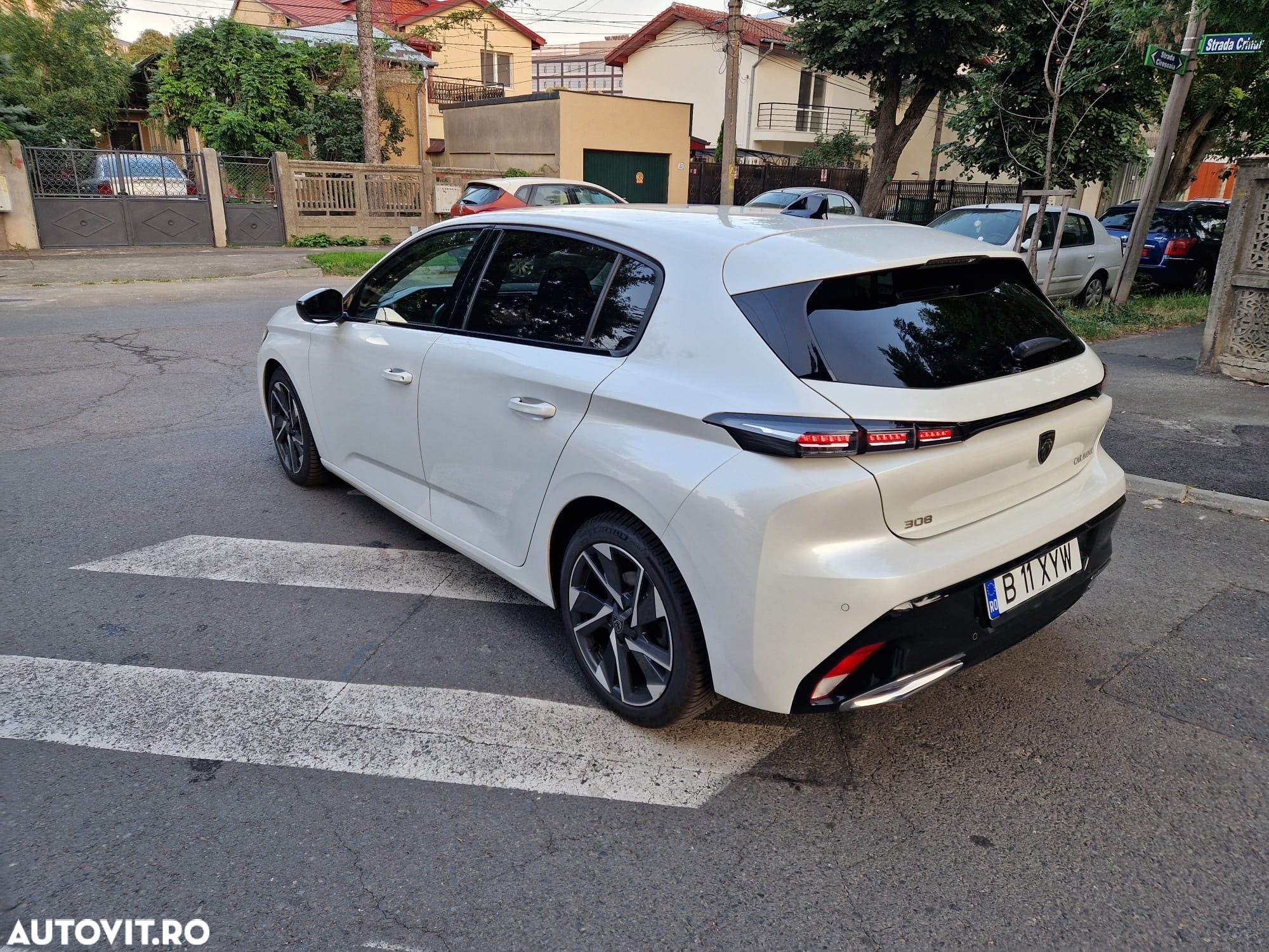 Peugeot 308 1.2 L PureTech Turbo S&S EAT8 Allure Pack - 4