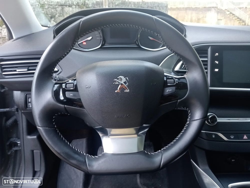 Peugeot 308 SW 1.2 PureTech Allure Pack - 17