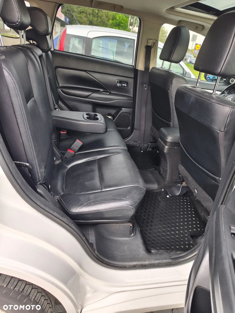 Mitsubishi Outlander Instyle NAVI + - 9