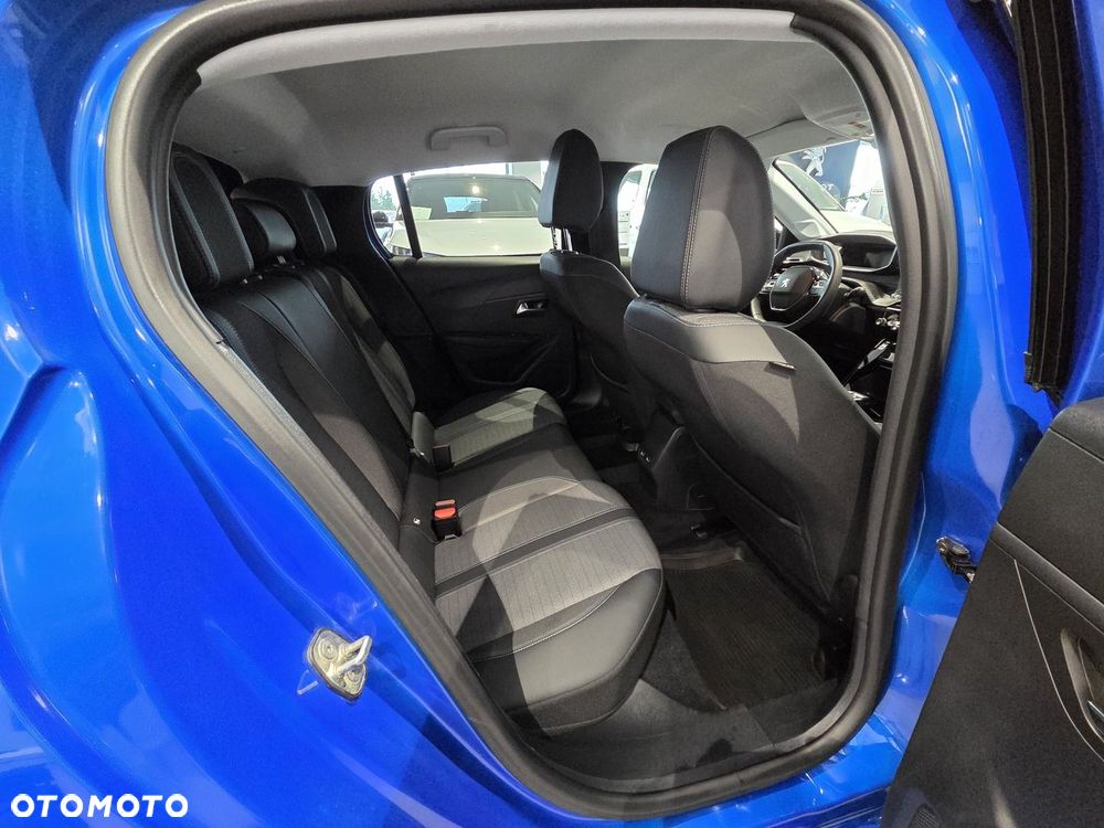 Peugeot 208 - 8