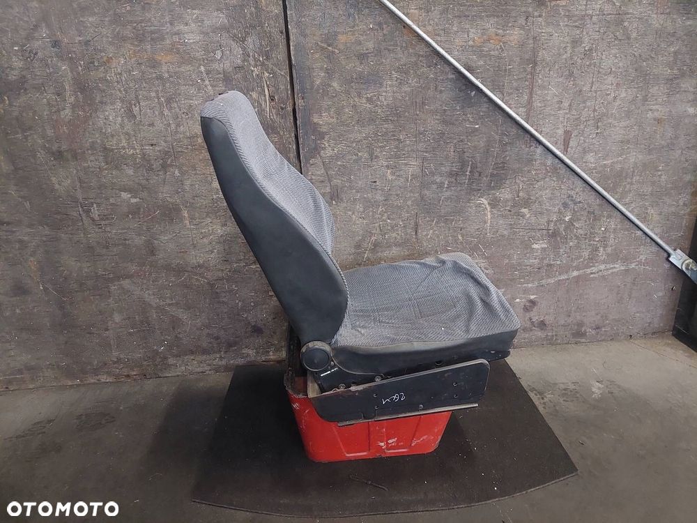 FOTEL LEWY PRZÓD + PODSTAWA MERCEDES-BENZ T1 KACZKA - 2