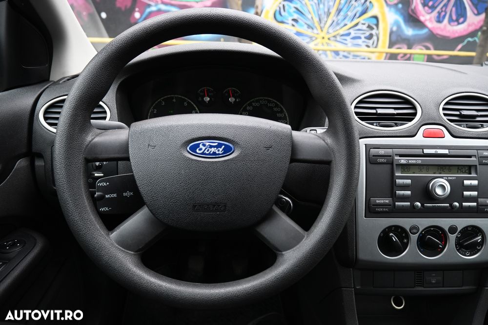 Ford Focus 1.6i 16V Ghia - 12