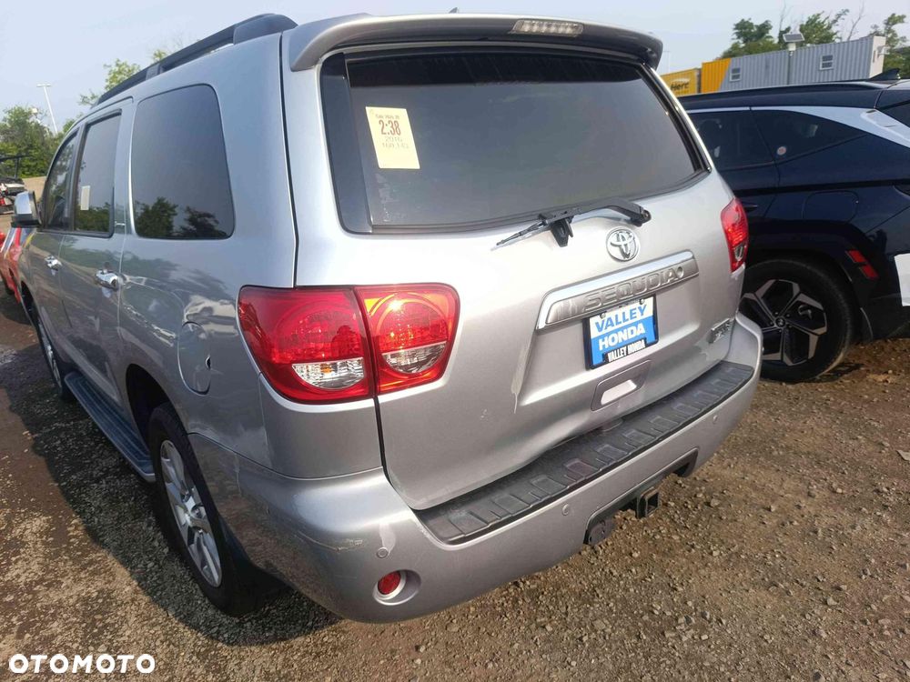 Toyota Sequoia - 7