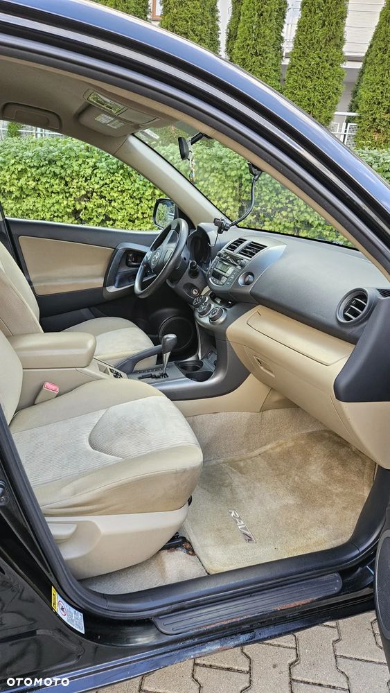 Toyota RAV4 - 6