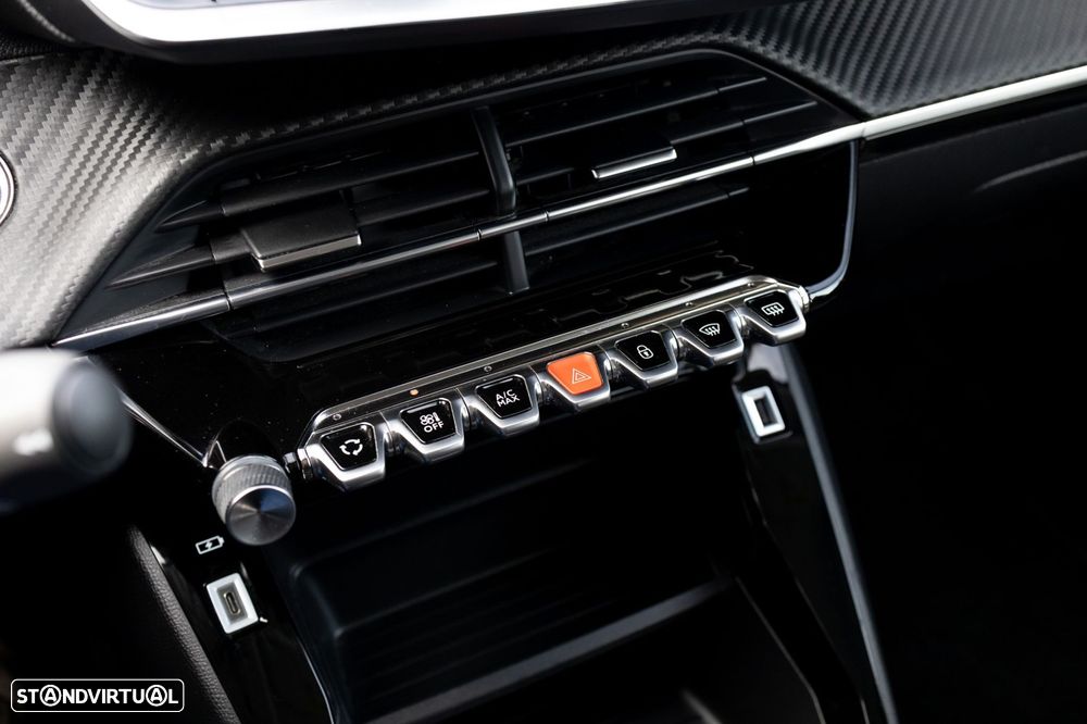 Peugeot e-208 Allure - 24