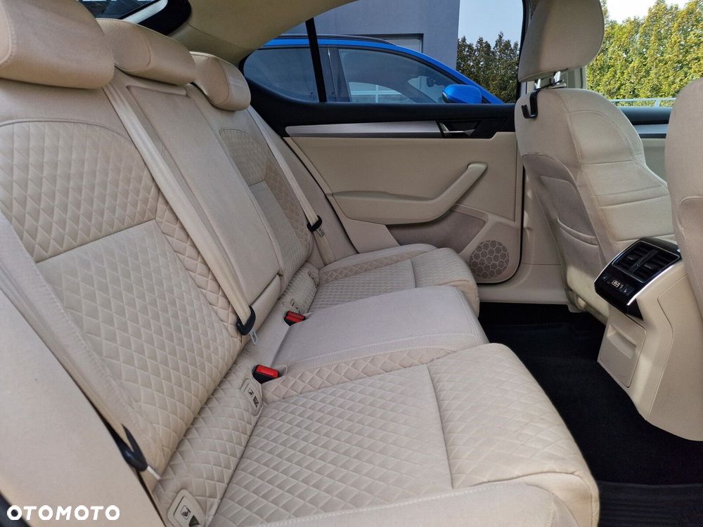 Skoda Superb 2.0 TDI SCR Style DSG - 13