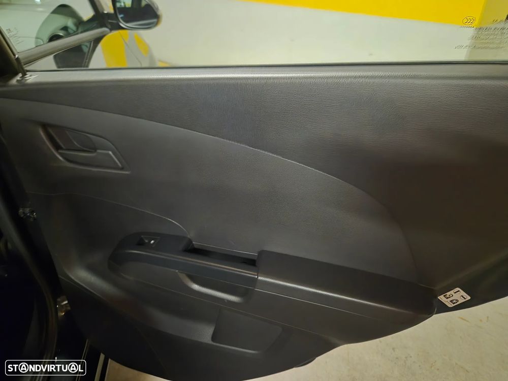 Chevrolet Aveo 1.2 LT Bi-Fuel - 37