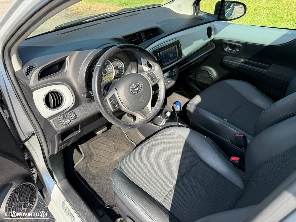 Toyota Yaris 1.5 HSD Comfort+P.Style - 3