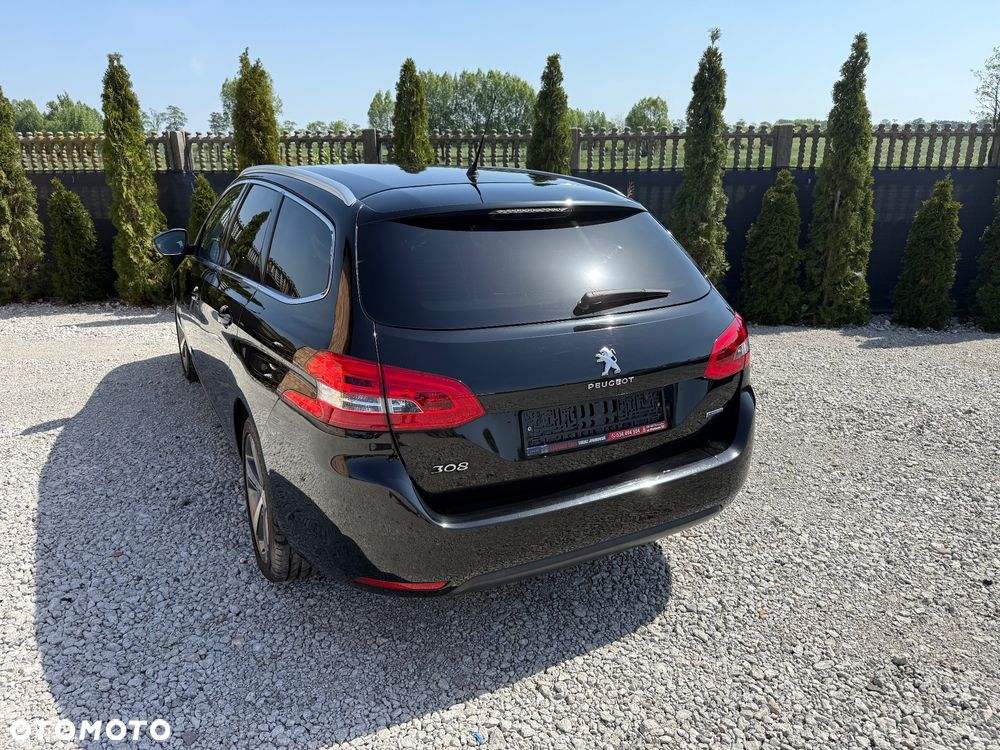 Peugeot 308 - 8