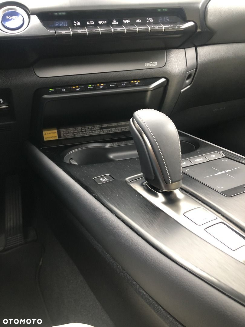 Lexus UX - 22