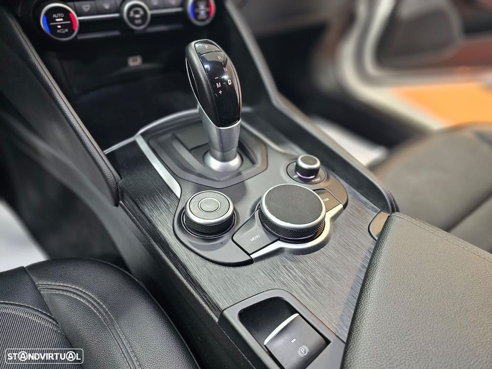 Alfa Romeo Giulia 2.2 D Super AT8 - 18