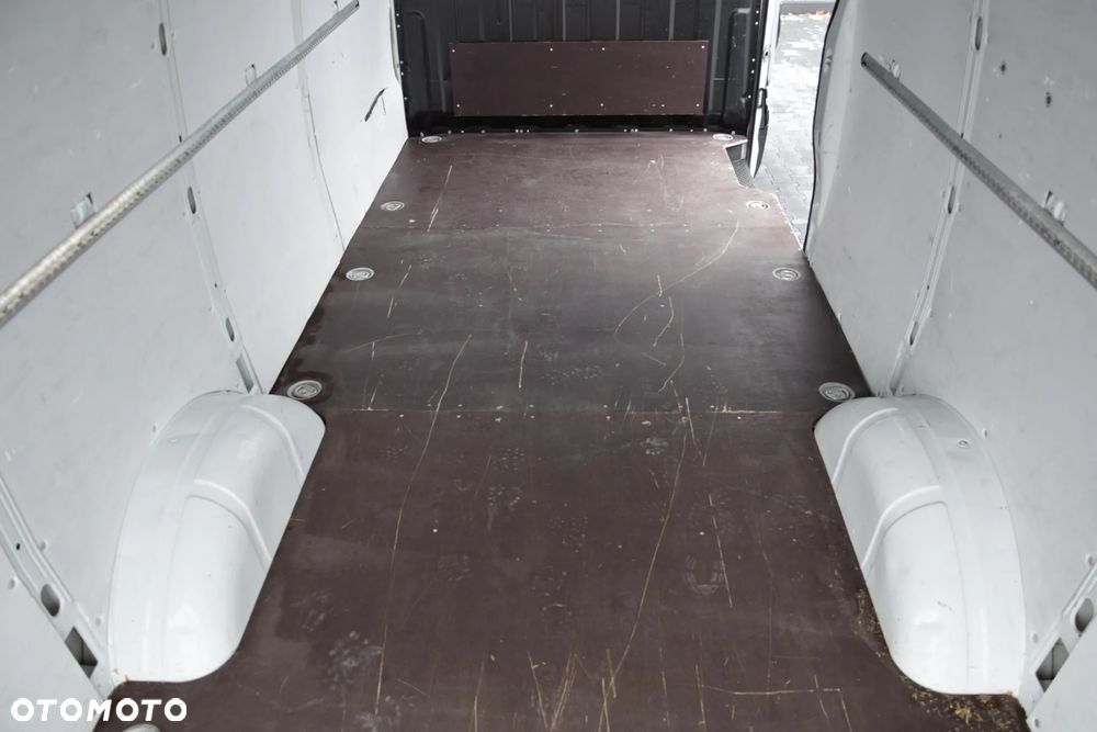 Iveco DAILY MAXI 35S16 / 2.3 - 160 KM / AUTOMAT HI-MATIC / NOWY MODEL / 3 OSOBY / DOSTAWCZE / BLASZAK / KLIMA / CZUJNIKI COFANIA / NISKI PRZEBIEG / 2022 / SERWISOWANY / Z NIEMIEC - 22