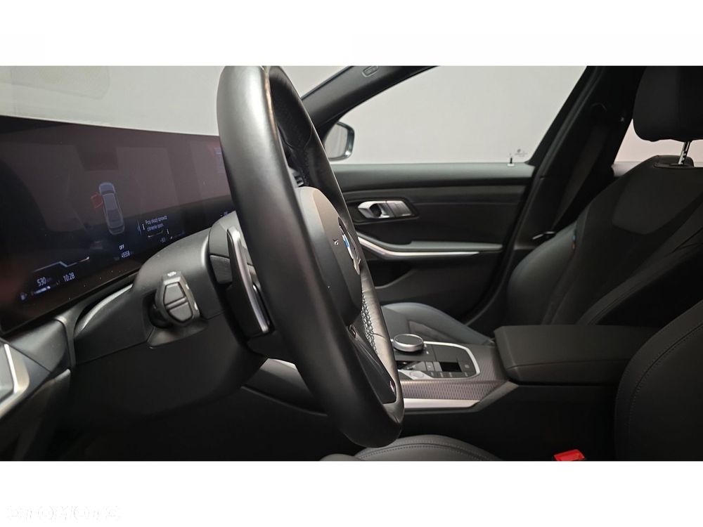 BMW Seria 3 320d xDrive M Sport - 28