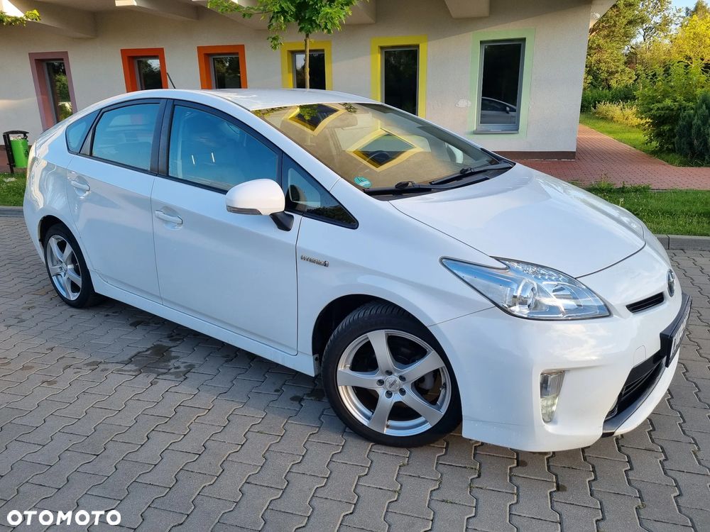 Toyota Prius (Hybrid) Life - 15