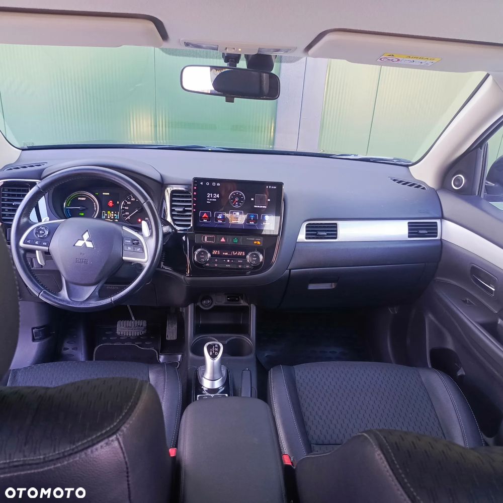 Mitsubishi Outlander 2.0 4WD Top - 10