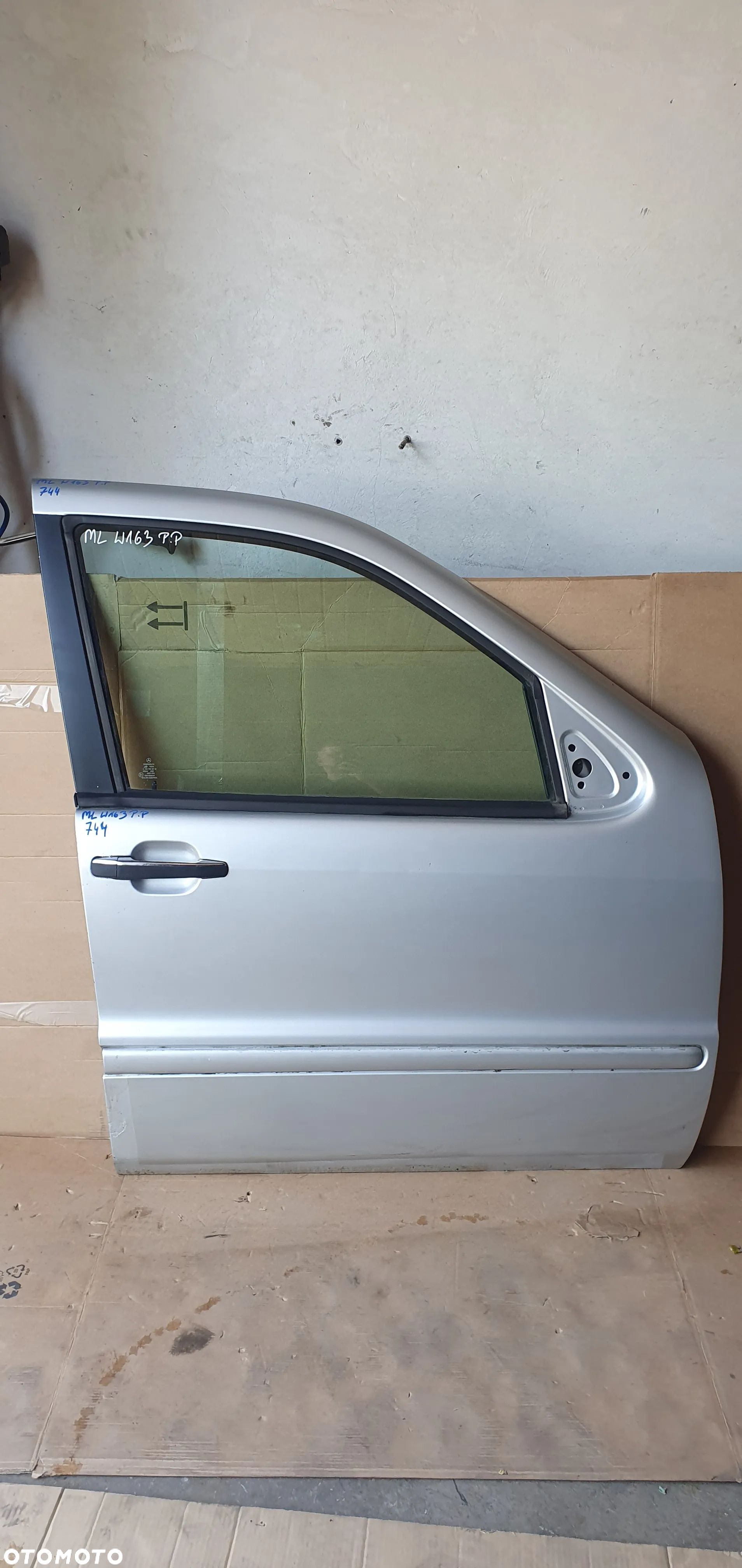 Drzwi prawy przód przednie prawe Mercedes ML W163 744 C744 - 1