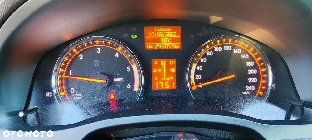 Toyota Avensis 2.0 D-4D - 36