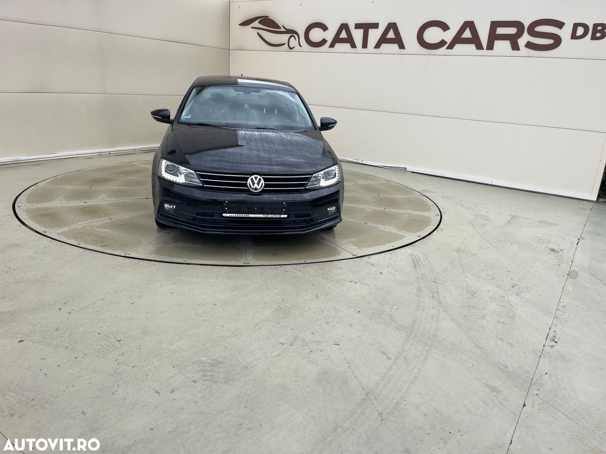 Volkswagen Jetta - 1
