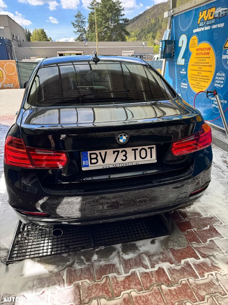 BMW Seria 3 320i Aut. - 2