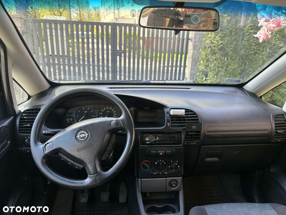 Opel Zafira 1.8 16V Elegance - 9