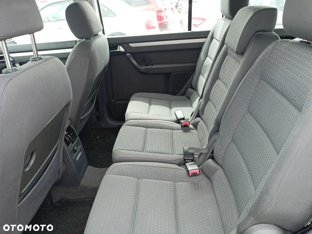 Volkswagen Touran - 15