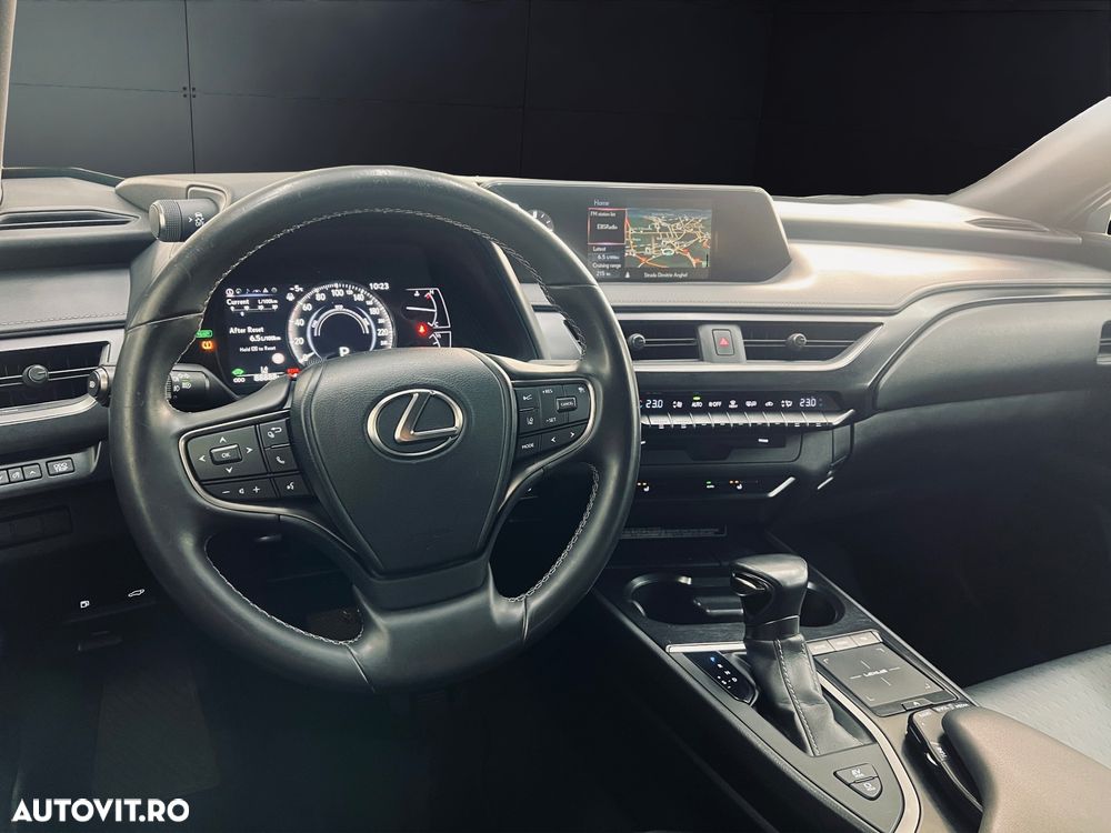 Lexus UX - 10