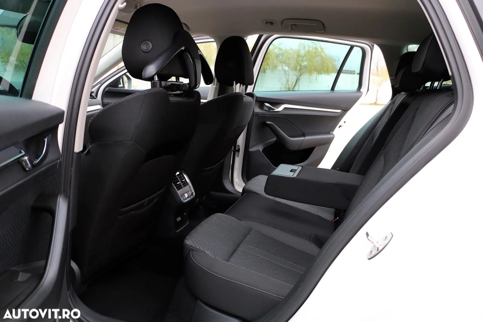 Skoda Octavia 2.0 TDI DSG Ambition - 10