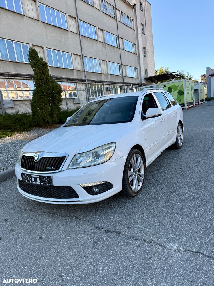 Skoda Octavia Combi 2.0 TDI CR DPF DSG RS - 11