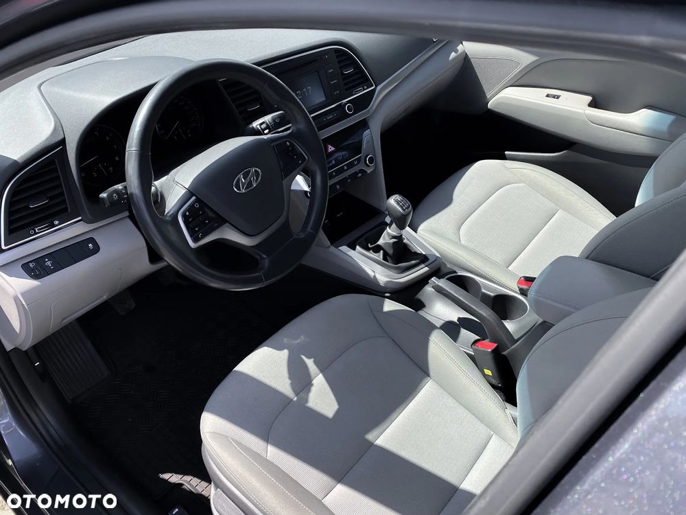 Hyundai Elantra 1.6 Comfort - 7