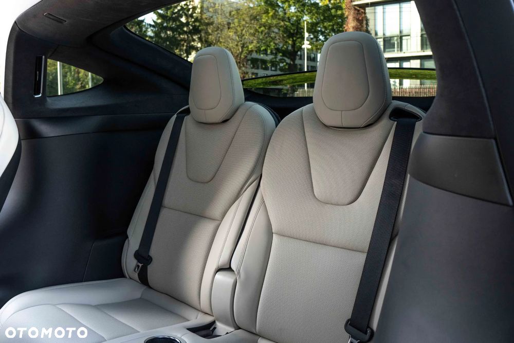 Tesla Model X Plaid - 27