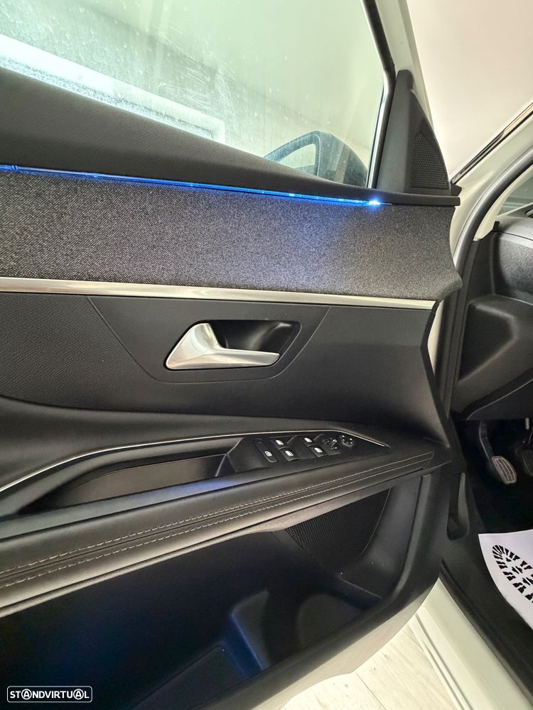 Peugeot 3008 PureTech 130 Stop & Start GPF Allure - 18