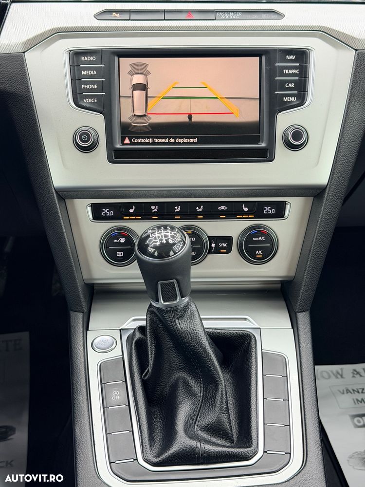 Volkswagen Passat Variant 2.0 TDI (BlueMotion Technology) Trendline - 24