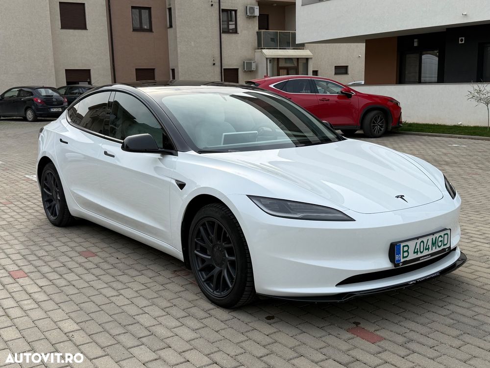 Tesla Model 3 - 3