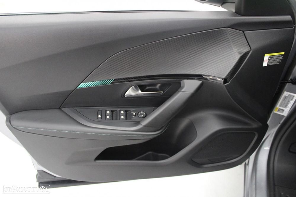 Peugeot e-2008 Allure - 8