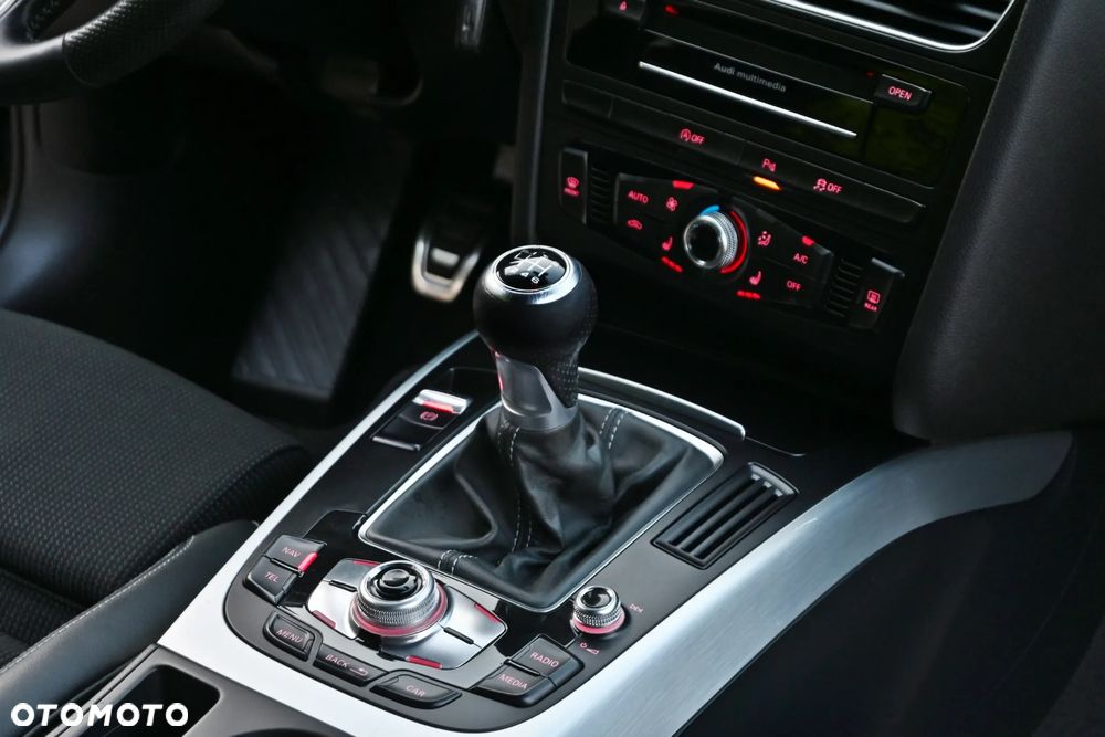 Audi A4 Avant 2.0 TDI DPF clean diesel S line Sportpaket - 24