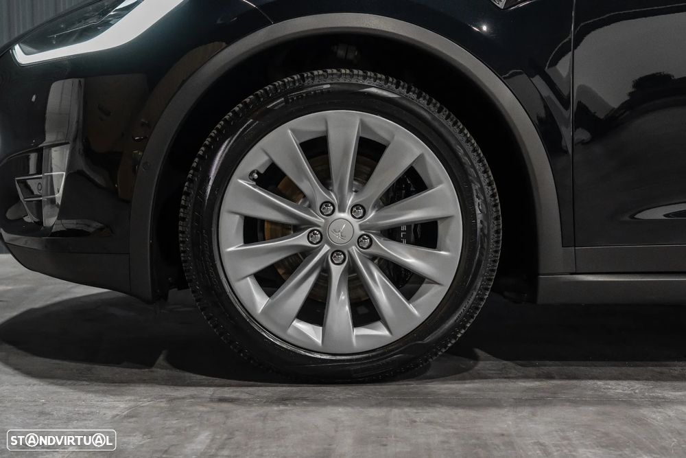 Tesla Model X 100D - 28