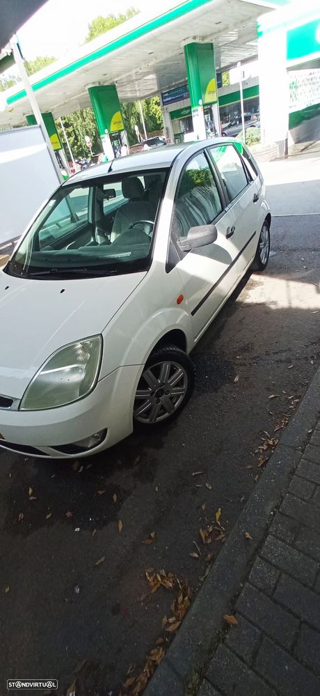 Ford Fiesta 1.4 Ghia - 2